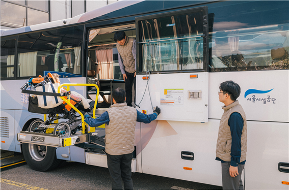 서울시설공단, 장애인콜택시 심야 사전예약 도입…나들이 버스도 확대